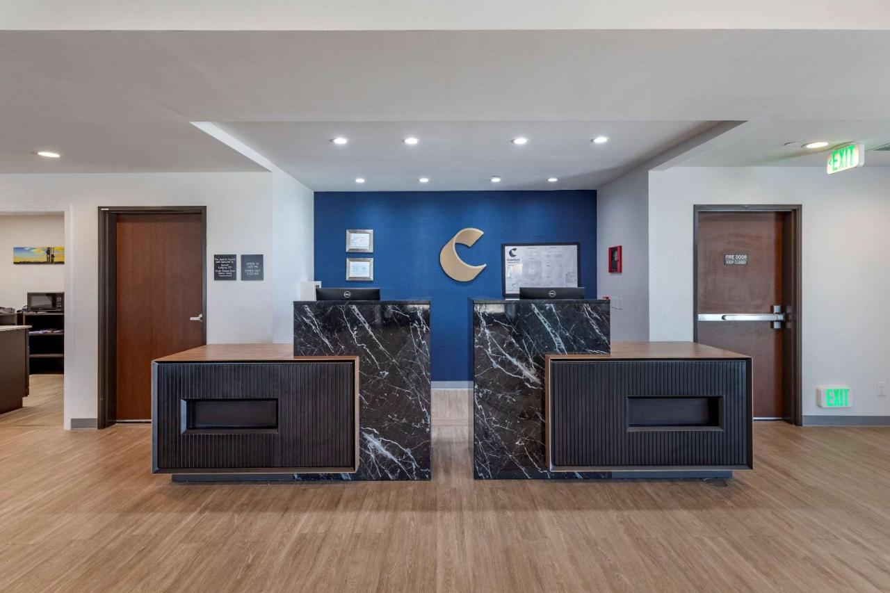 Comfort Inn & Suites Bennett Strasburg ภายนอก รูปภาพ