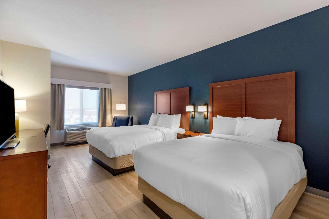 Comfort Inn & Suites Bennett Strasburg ภายนอก รูปภาพ