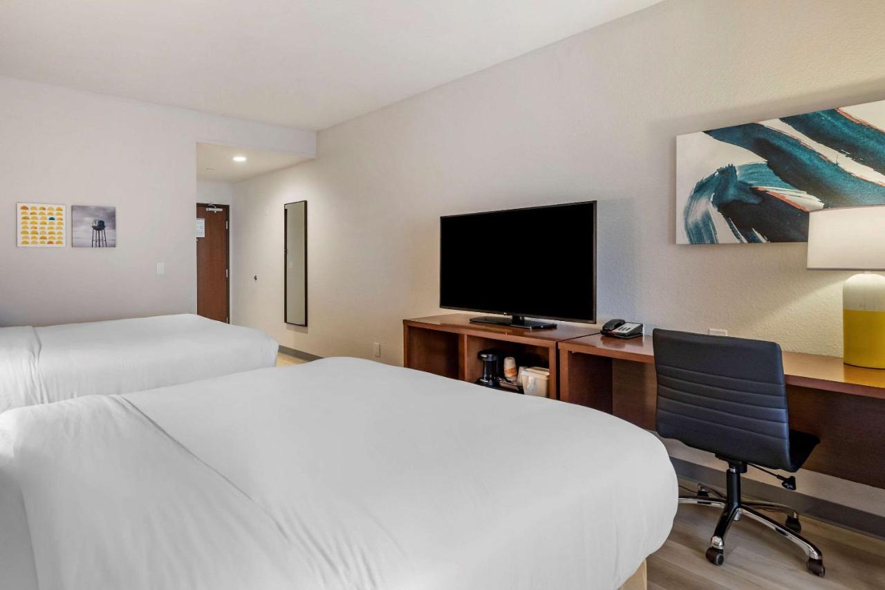 Comfort Inn & Suites Bennett Strasburg ภายนอก รูปภาพ