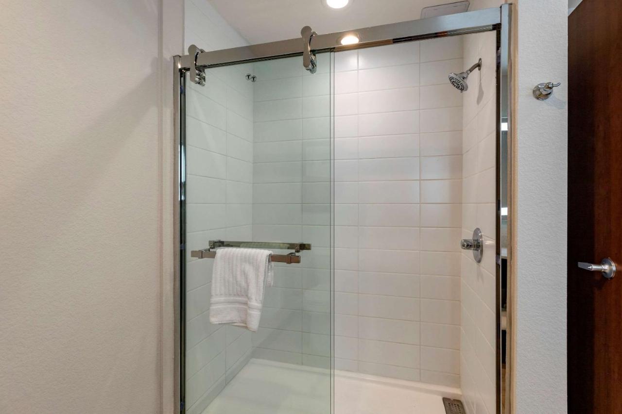 Comfort Inn & Suites Bennett Strasburg ภายนอก รูปภาพ