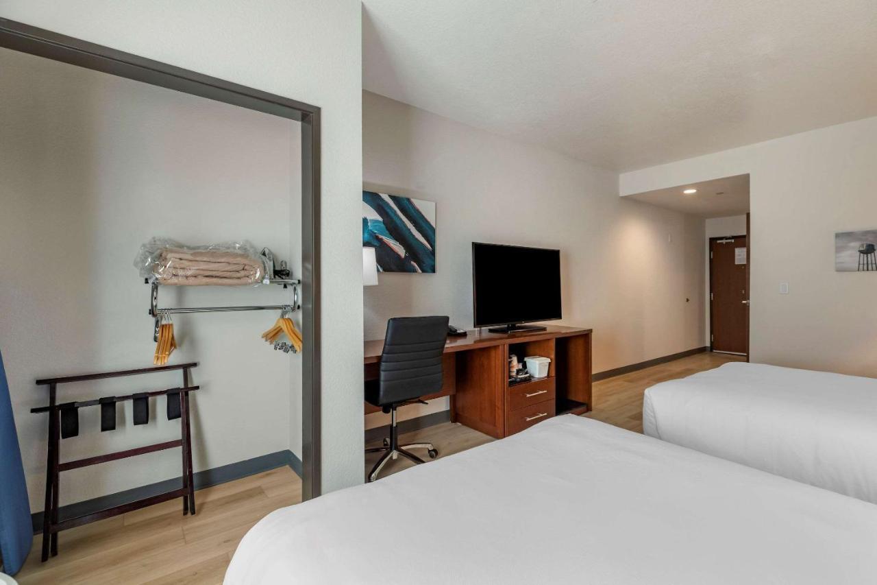 Comfort Inn & Suites Bennett Strasburg ภายนอก รูปภาพ