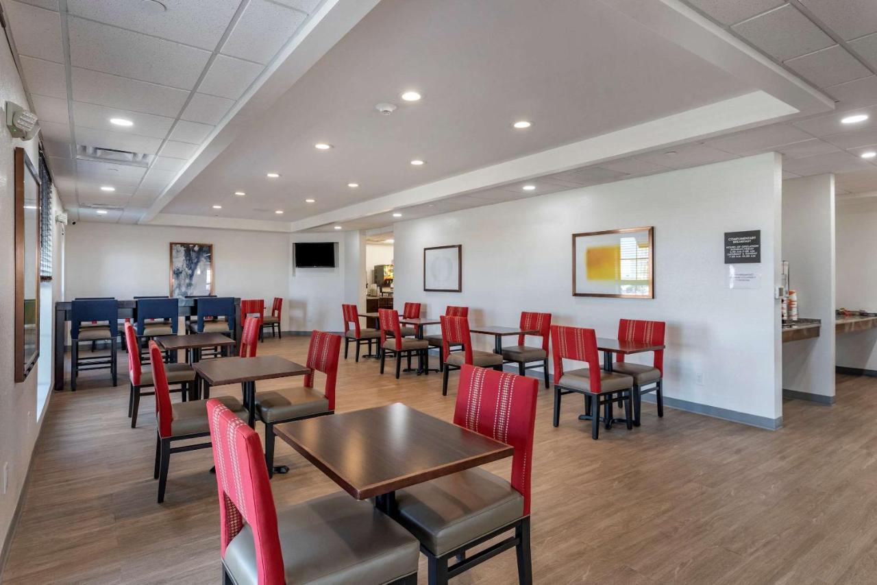 Comfort Inn & Suites Bennett Strasburg ภายนอก รูปภาพ